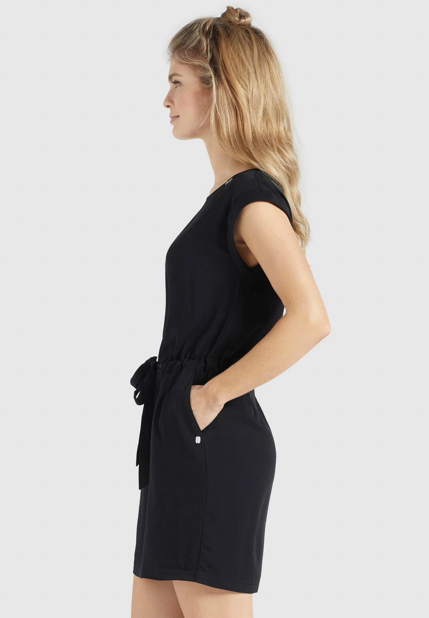 Khujo Candide - Vestido De Tubo Negro - Elegancia y Estilo 6 Khujo Candide - Vestido De Tubo Negro - Elegancia y Estilo - Imagen 4