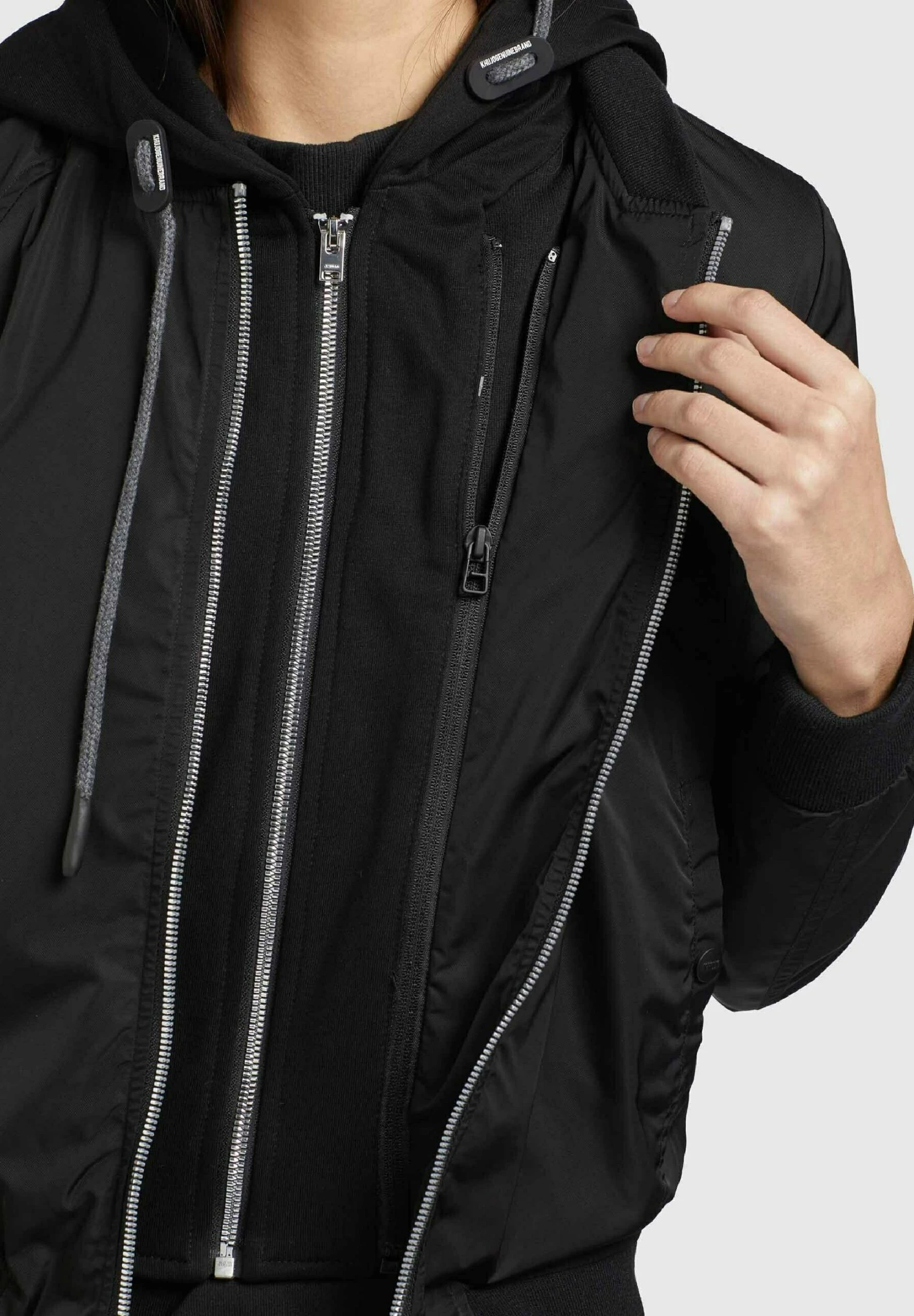 Khujo Persee - Chaqueta Fina - Schwarz 8 Khujo Persee - Chaqueta Fina - Schwarz - Imagen 6