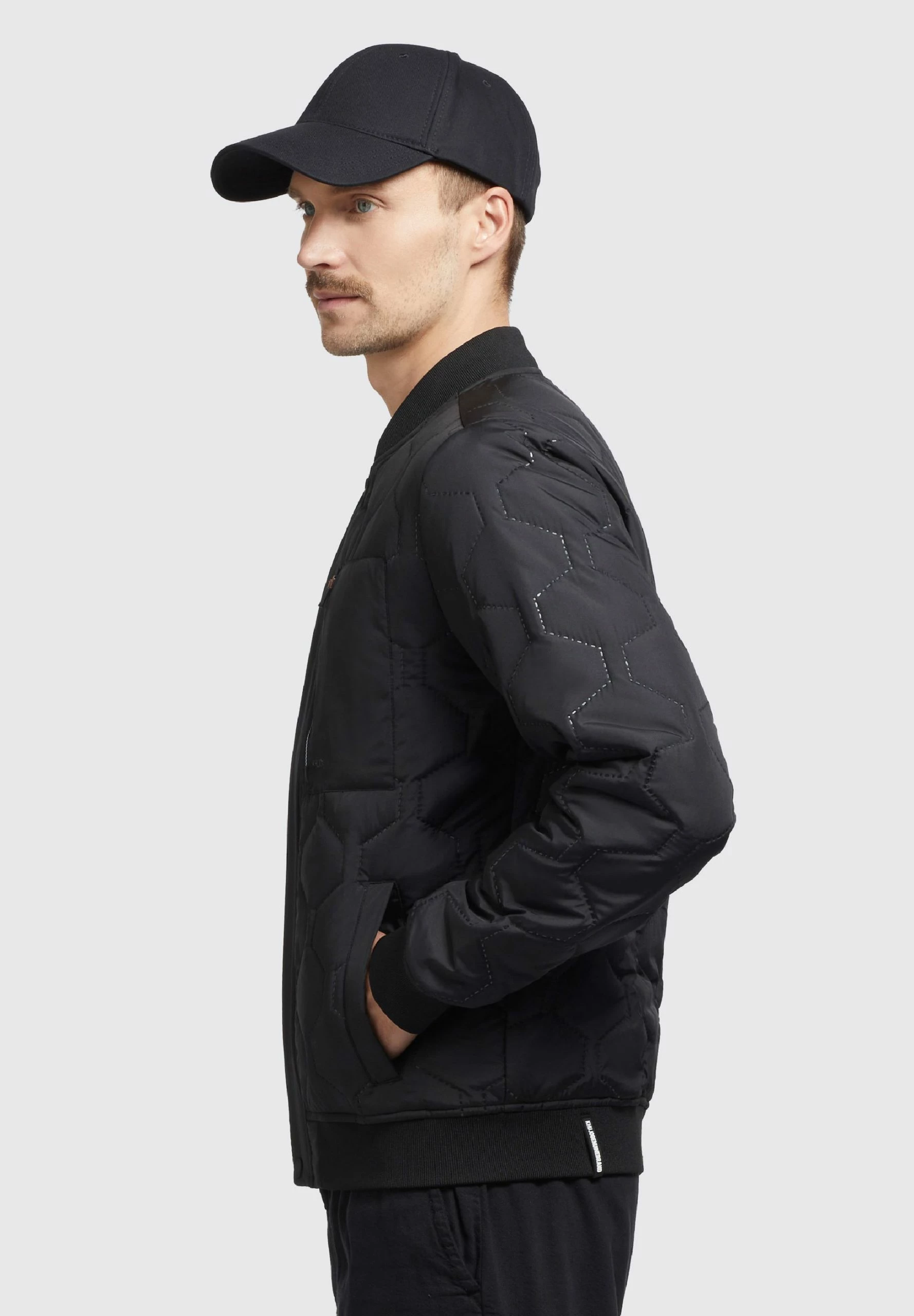 Khujo Carlson - Chaqueta De Entretiempo Hombre Schwarz | Abrigo Ligero y Estiloso 7 Khujo Carlson - Chaqueta De Entretiempo Hombre Schwarz | Abrigo Ligero y Estiloso - Imagen 5