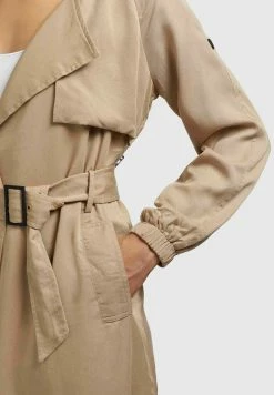 Khujo Garda - Gabardina Beige | Abrigo de Mujer Elegante -Khujo Ventas 743d1e2c2b4a41639d85f370101e00e1