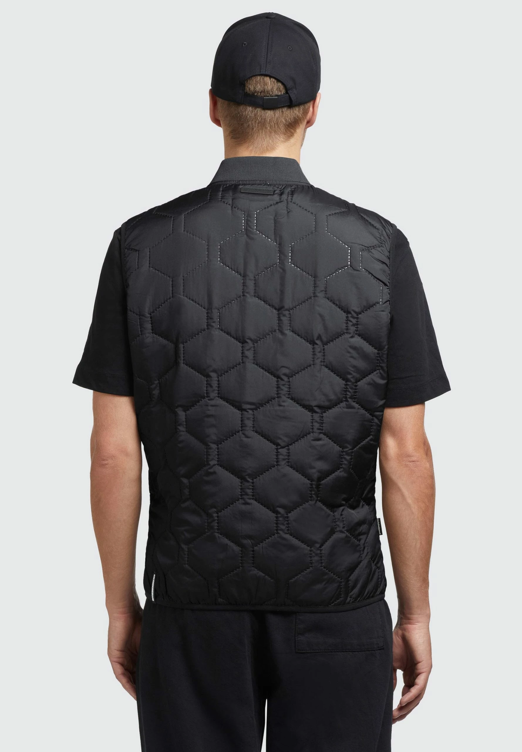 Khujo Liel - Chaleco Hombre Negro | Chaquetas de Alta Calidad 5 Khujo Liel - Chaleco Hombre Negro | Chaquetas de Alta Calidad - Imagen 3