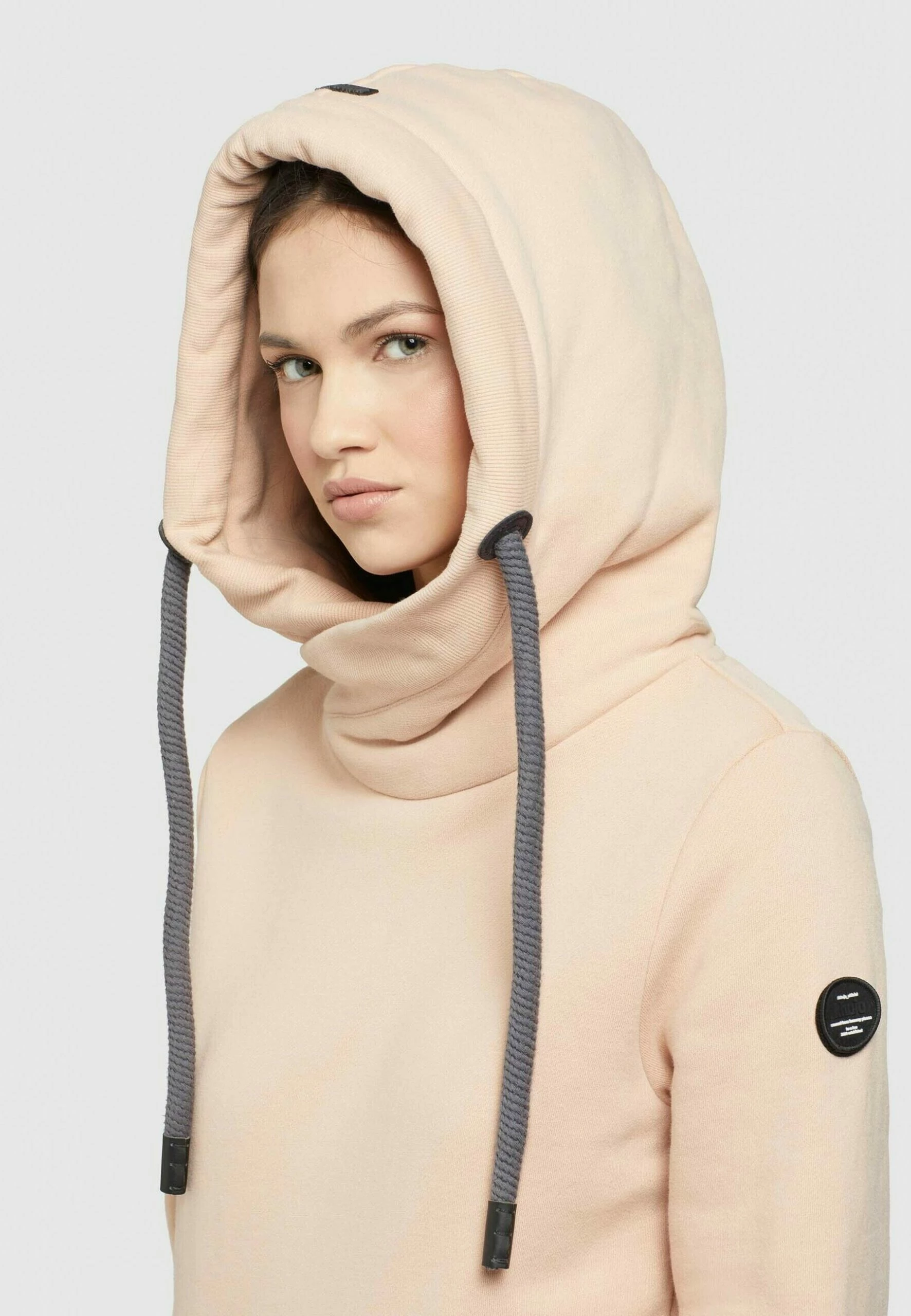 Khujo Rhabea - Sudadera con Capucha para Mujer - Color Aprikot 9 Khujo Rhabea - Sudadera con Capucha para Mujer - Color Aprikot - Imagen 7