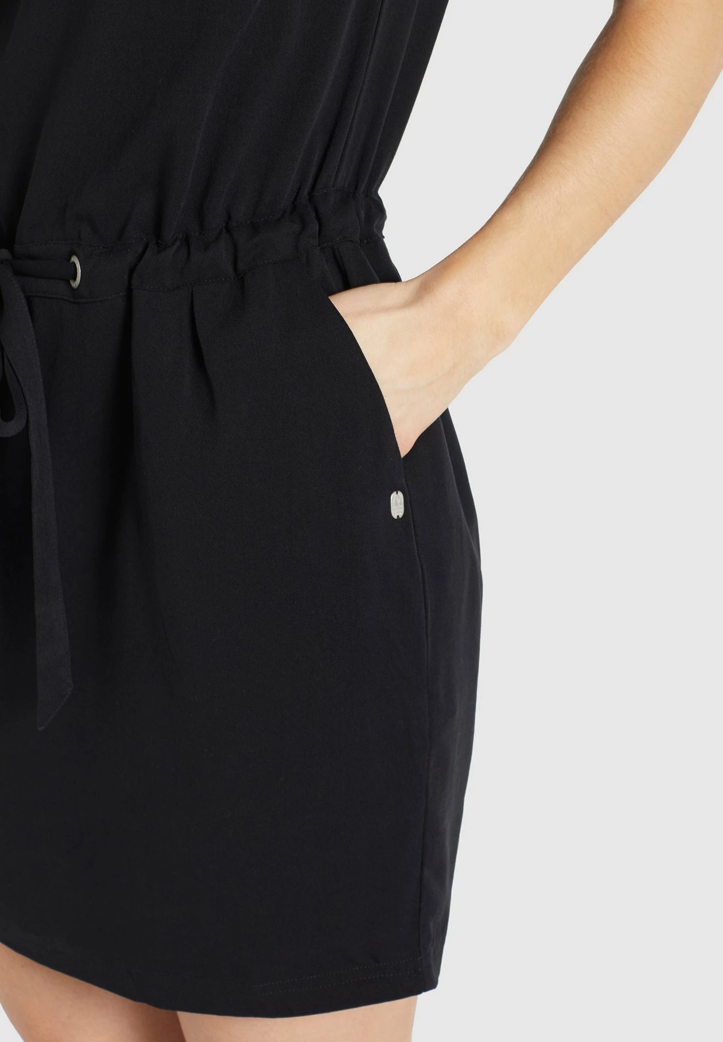 Khujo Candide - Vestido De Tubo Negro - Elegancia y Estilo 10 Khujo Candide - Vestido De Tubo Negro - Elegancia y Estilo - Imagen 8